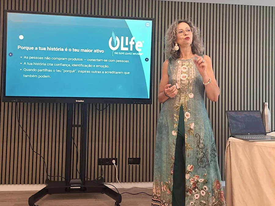 Vanda Pinheiro a apresentar numa formação sobre OLife